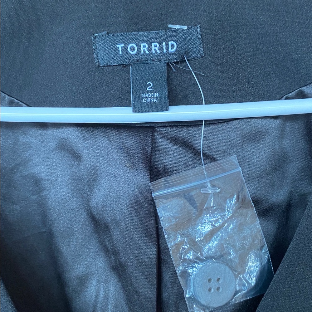 torrid Black Button-Front Vest Top - Picture 3 of 7